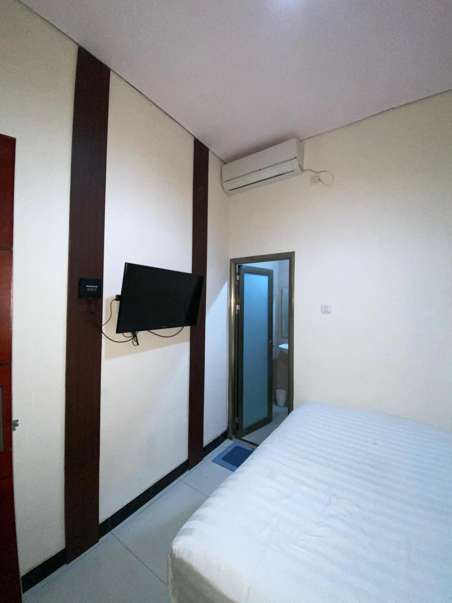 Dekost Madiun Hotel Ngoại thất bức ảnh